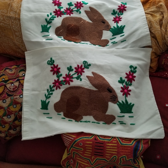 VTG Pair of Needle Punch Pillow Cases - Picture 3 of 4